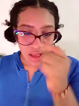 gigiblue89 online show from March 25, 8:35 am