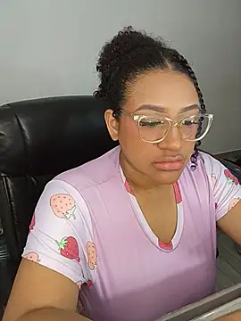 Snapshot of gigiblue89 chatting on August 5, 7:02 am gigiblue89 online show from August 5, 7:02 am