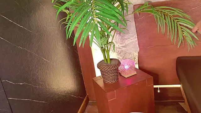 Rolyloren  online show from February 24, 4:08 pm