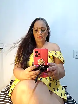 Snapshot of Noemipopi chatting on April 18, 11:05 pm Noemipopi online show from April 18, 11:05 pm