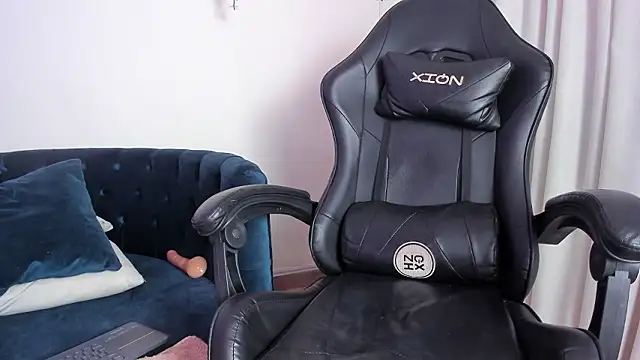 Esmeralda carrascal online show from March 15, 3:30 pm