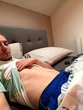 Snapshot of Crevette311 chatting on November 16, 3:39 pm Crevette311 online show from November 16, 3:39 pm