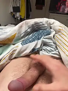 Snapshot of Crevette311 chatting on November 14, 1:37 pm Crevette311 online show from November 14, 1:37 pm