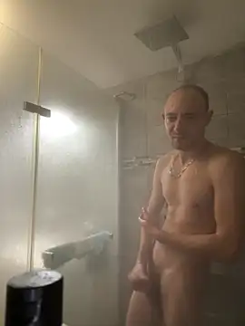 Crevette311 online show from December 5, 3:10 pm