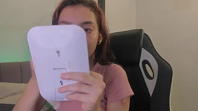 Snapshot of MelLove_ chatting on February 18, 9:00 pm MelLove online show from February 18, 9:00 pm