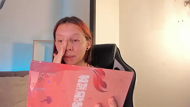 Snapshot of MelLove_ chatting on February 22, 8:21 pm MelLove online show from February 22, 8:21 pm