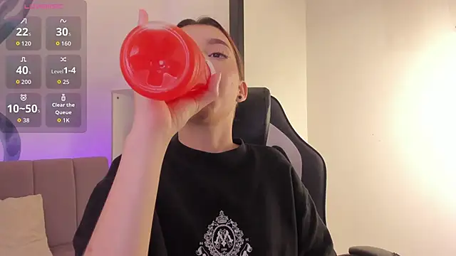 Snapshot of MelLove_ chatting on March 1, 9:59 pm MelLove online show from March 1, 9:59 pm