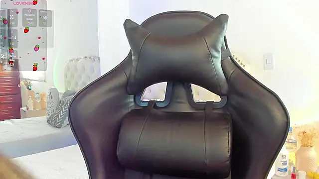 LuuluBerry online show from March 1, 7:03 pm