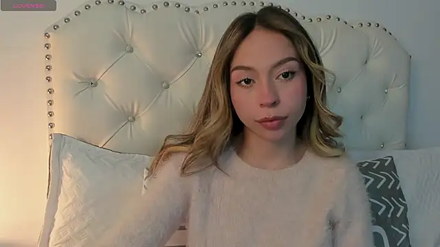 LuuluBerry online show from March 21, 6:34 pm