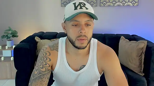 Snapshot of Daniel_kingx chatting on February 26, 1:44 pm Daniel kingx online show from February 26, 1:44 pm