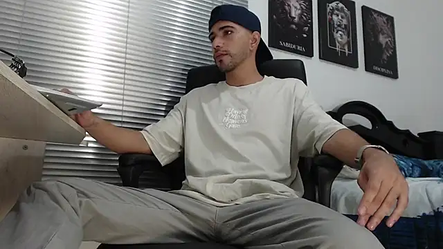 Snapshot of Kratoswolf chatting on February 23, 5:02 pm Kratoswolf online show from February 23, 5:02 pm