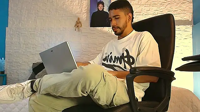Kratoswolf online show from May 28, 8:15 pm