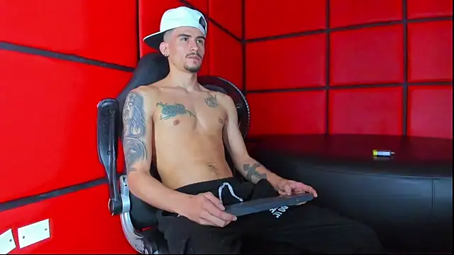 SharonTygaX online show from April 7, 4:42 pm