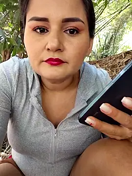 yissela92 online show from March 14, 4:13 pm