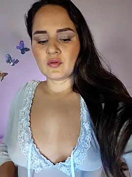 yissela92 online show from April 9, 7:09 pm