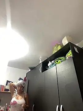 Snapshot of karla-hank chatting on February 21, 2:19 pm karla-hank online show from February 21, 2:19 pm