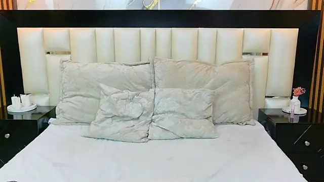 MiaDiamod online show from July 4, 1:04 pm