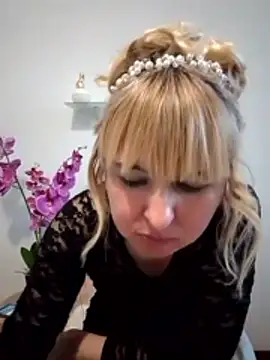 Snapshot of -Nefertiti- chatting on March 2, 4:02 am -Nefertiti- online show from March 2, 4:02 am