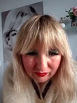-Nefertiti- online show from June 1, 3:33 pm