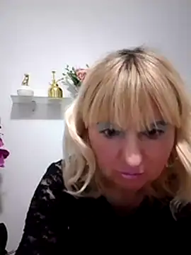 -Nefertiti- online show from March 7, 8:03 pm
