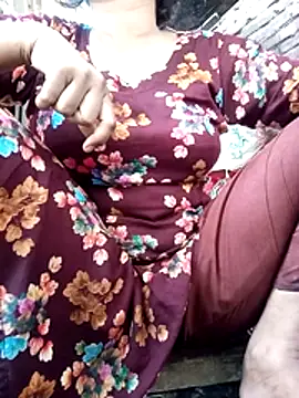 BreezySexyGirl69 online show from May 3, 6:40 am