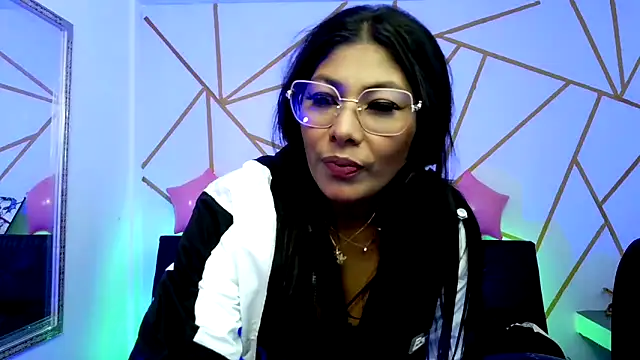 yvanna  smith online show from February 19, 4:20 am