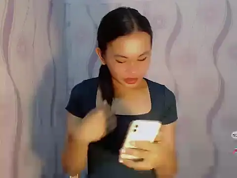 Snapshot of Sofia_Sweetheart18 chatting on March 3, 3:30 pm Sofia Sweetheart18 online show from March 3, 3:30 pm