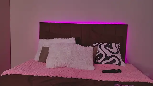 Born to Blow  online show from March 5, 2:52 am