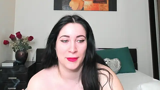 GoldenLunaa online show from April 7, 4:36 am