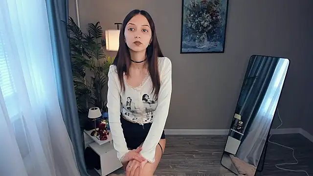 littleevilon online show from March 1, 9:31 am