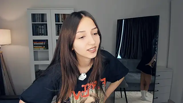 littleevilon online show from February 22, 8:49 am