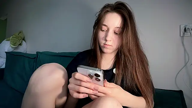 monnymoonn online show from February 25, 9:09 am