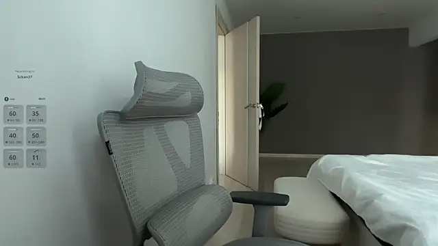 Snapshot of monnymoonn chatting on May 31, 5:57 am monnymoonn online show from May 31, 5:57 am