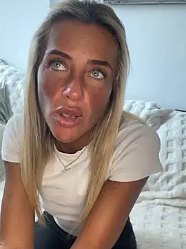 Snapshot of ScarlettGold_ chatting on May 8, 10:30 am ScarlettGold online show from May 8, 10:30 am