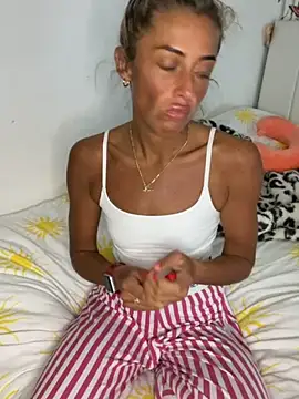 Snapshot of ScarlettGold_ chatting on April 28, 4:11 pm ScarlettGold online show from April 28, 4:11 pm