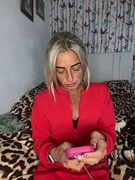 ScarlettGold  online show from March 27, 1:34 pm