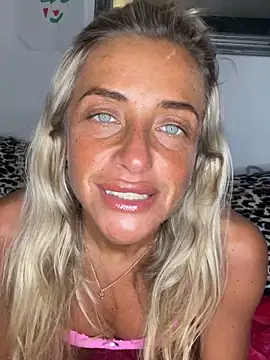 ScarlettGold  online show from April 15, 9:37 pm