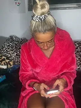 Snapshot of ScarlettGold_ chatting on April 29, 4:38 am ScarlettGold online show from April 29, 4:38 am