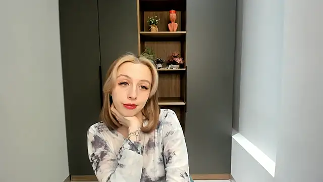 Snapshot of EugeniaEarl chatting on February 20, 6:10 am EugeniaEarl online show from February 20, 6:10 am