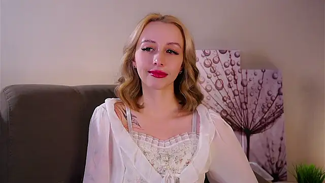 Snapshot of EugeniaEarl chatting on February 21, 1:13 pm EugeniaEarl online show from February 21, 1:13 pm