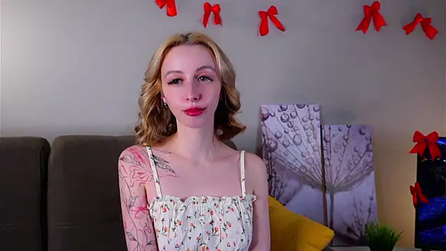 Snapshot of EugeniaEarl chatting on February 25, 12:05 pm EugeniaEarl online show from February 25, 12:05 pm