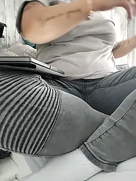 Emma12117 online show from March 24, 9:53 am