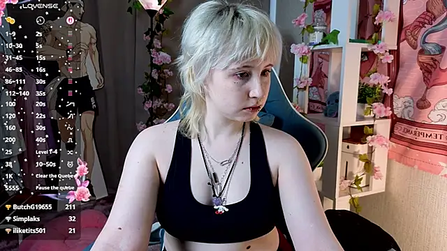 Snapshot of May_leaf chatting on February 20, 6:26 am May leaf online show from February 20, 6:26 am