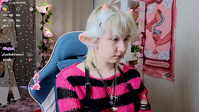 Snapshot of May_leaf chatting on February 27, 1:39 am May leaf online show from February 27, 1:39 am