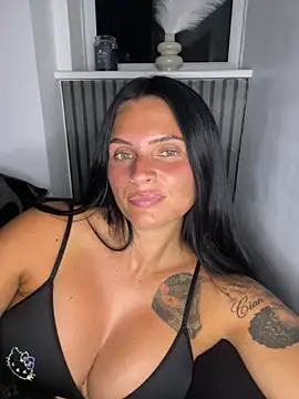 Snapshot of Destinylovex chatting on July 15, 10:39 pm Destinylovex online show from July 15, 10:39 pm