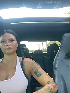 Snapshot of Destinylovex chatting on July 9, 8:37 am Destinylovex online show from July 9, 8:37 am