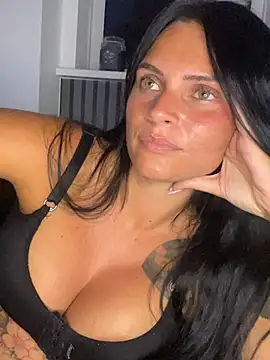 Snapshot of Destinylovex chatting on July 9, 9:14 pm Destinylovex online show from July 9, 9:14 pm