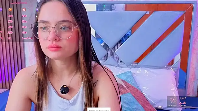 LittleeSara18 online show from May 12, 11:16 am