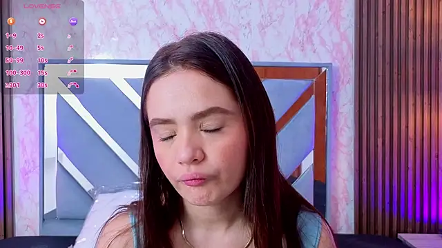 LittleeSara18 online show from May 26, 11:41 am