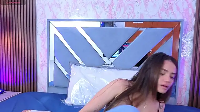 LittleeSara18 online show from May 3, 11:26 am